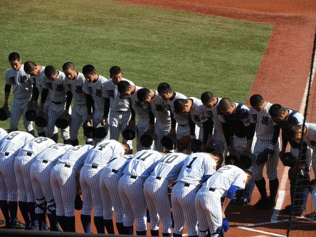 明徳義塾・中央学院撮影：手束仁