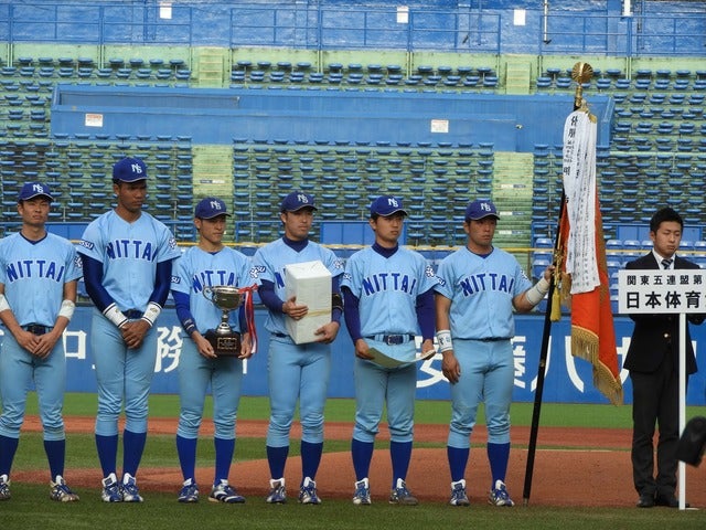 表彰式で並ぶ日体大撮影：手束仁