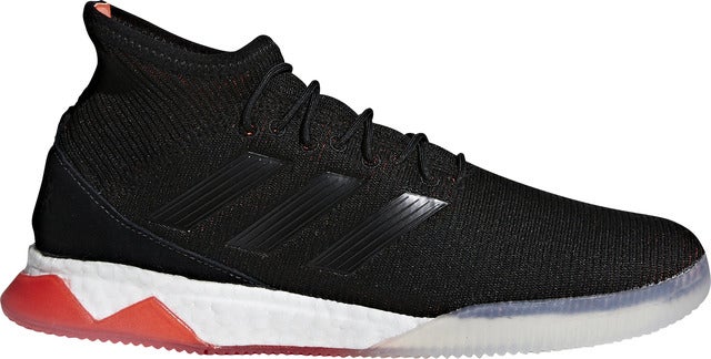 アディダス、最新テクノロジーで進化した「プレデター 18」先行発売