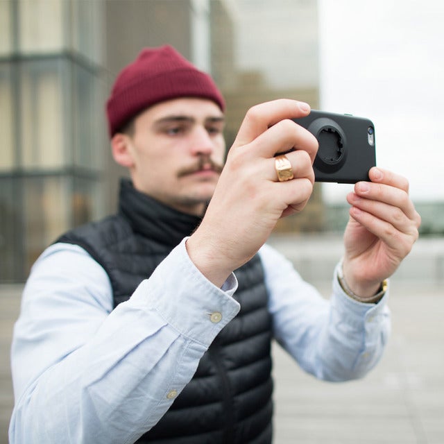 iPhone Xを独自のロックシステムで固定する自転車ホルダー発売