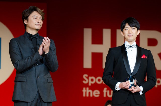 HEROs AWARD 2017に登壇した香取慎吾さん(左)撮影:編集部