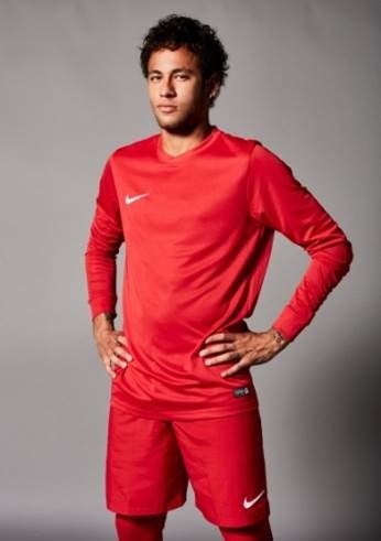 ネイマールがドリブルしながらメルカリに出品！？ウェブCM公開