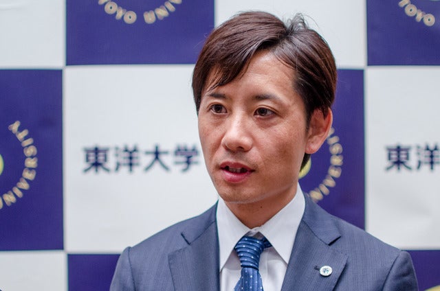 東洋大学陸上競技部長距離部門の酒井俊幸監督（2017年12月11日）撮影：五味渕秀行