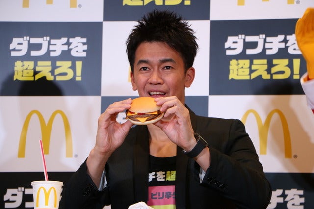 マクドナルド「ダブチを超えろ!」キャンペーン発表会に登壇した武井壮(2018年1月5日)撮影:山本有莉