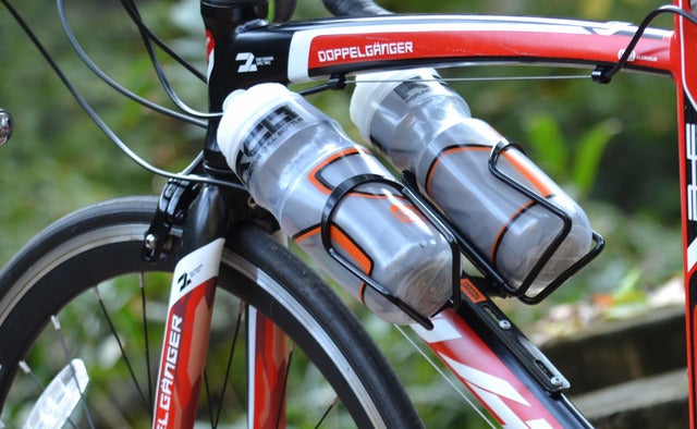 フレームバッグとボトルケージ2つを装着できる「ダブルケージマウント」発売