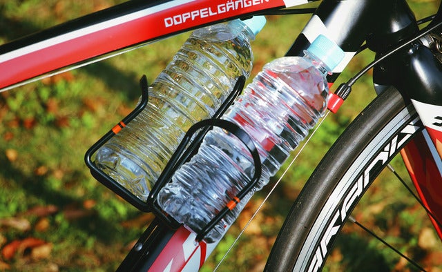 フレームバッグとボトルケージ2つを装着できる「ダブルケージマウント」発売