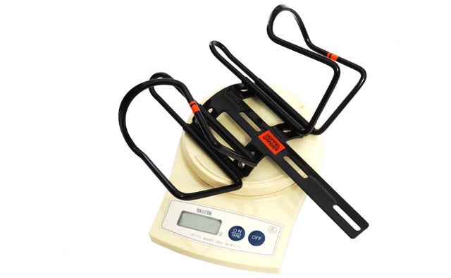 フレームバッグとボトルケージ2つを装着できる「ダブルケージマウント」発売