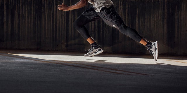 アディダス、多方向の動きに対応する「アルファバウンス ビヨンド」発売