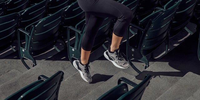 アディダス、多方向の動きに対応する「アルファバウンス ビヨンド」発売