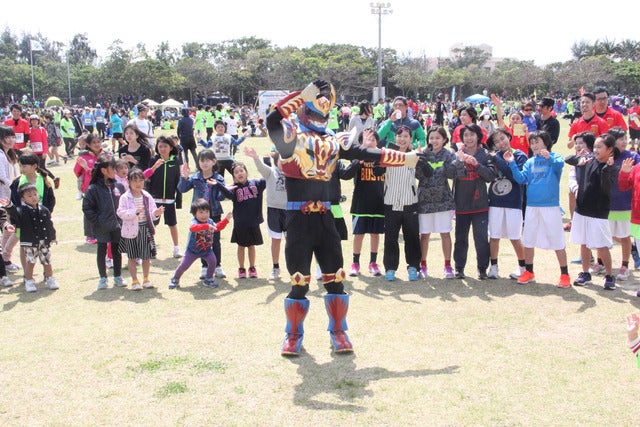 沖縄の海中道路を走る「あやはし海中ロードレース大会」4月開催