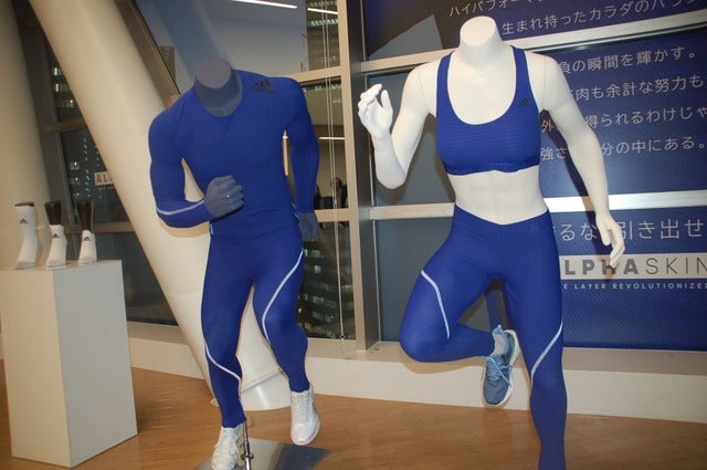 アスリートの新概念「筋連動」のためのレイヤー・アルファスキン撮影：北川雄太