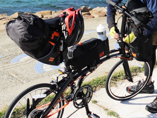 小径車のサドル＆ハンドル周りを活用できる大容量バッグ2種発売