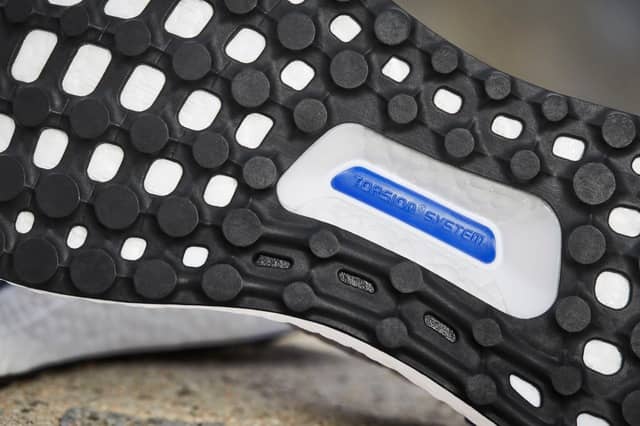 アディダス、女性専用ランニングシューズ「ウルトラブースト X」春夏モデル発売