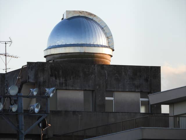 校舎屋上には天文室もある撮影：手束仁