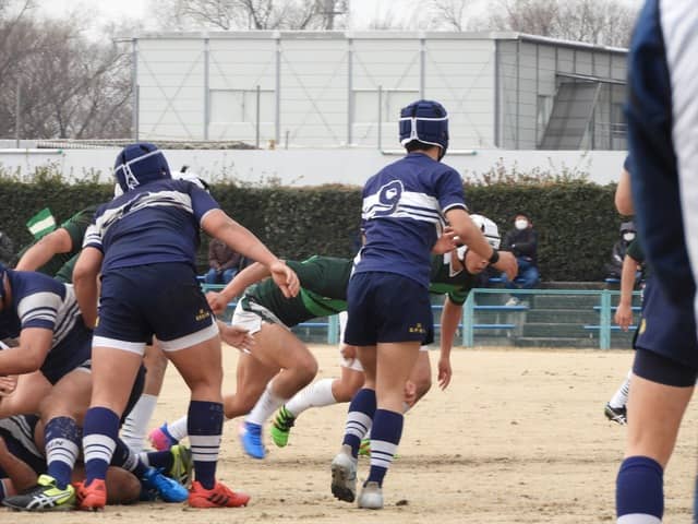 桐蔭学園ＳＨ亀井君（９番）の球出し撮影：手束仁