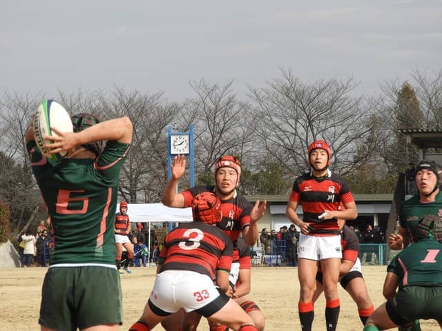 昌平のラインアウト、スローインする齋藤響君撮影：手束仁