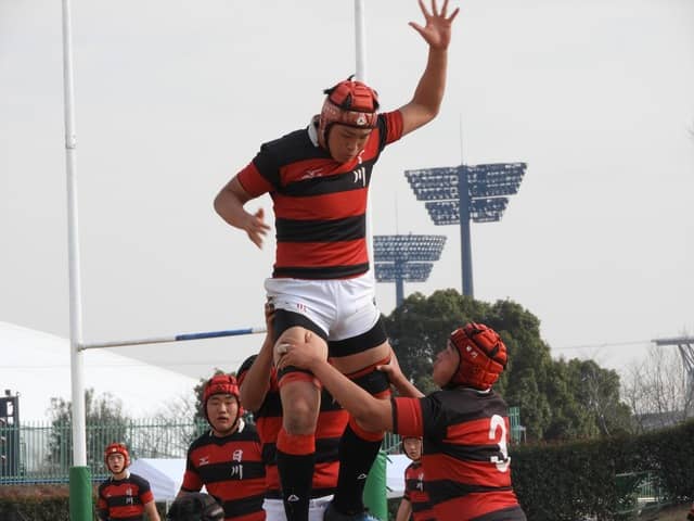 日川のラインアウト撮影：手束仁