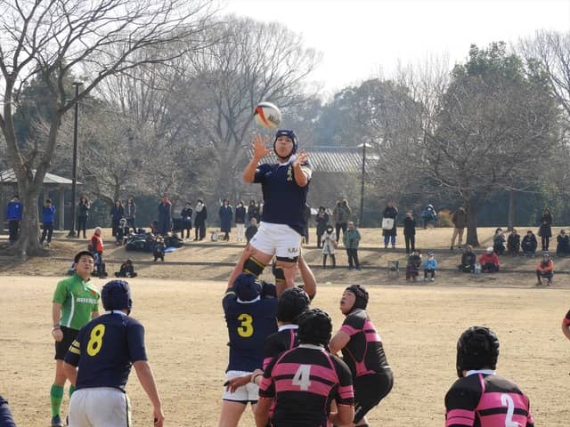 國學院久我山のラインアウト撮影：手束仁