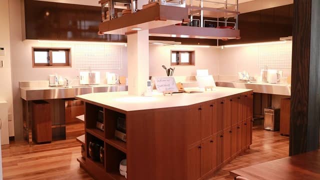 アウトドア設備を融合したシェアハウス、名古屋に竣工…ボルダリングや雲梯を設置