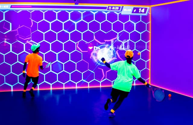 スカッシュをデジタルテクノロジーで拡張した「パーティスカッシュ」が大阪に登場
