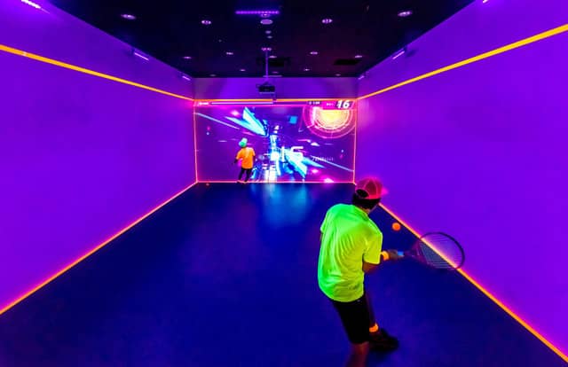 スカッシュをデジタルテクノロジーで拡張した「パーティスカッシュ」が大阪に登場