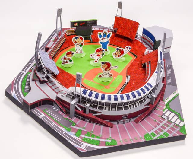 カープの本拠地マツダ スタジアムがペーパークラフトで登場