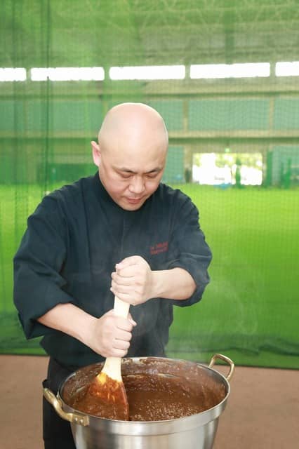 ZOZOマリンスタジアムに新グルメ「石垣島で生まれたソーキ出汁のキャンプカレー」登場