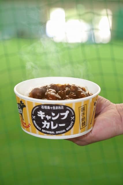 ZOZOマリンスタジアムに新グルメ「石垣島で生まれたソーキ出汁のキャンプカレー」登場
