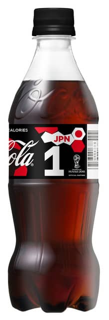 サッカーW杯をイメージした「コカ・コーラ」ナンバーボトルが期間限定発売