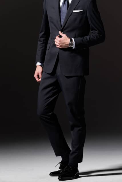 サッカーができるほどアクティブなビジネスウェア「Umditional Pants」販売開始