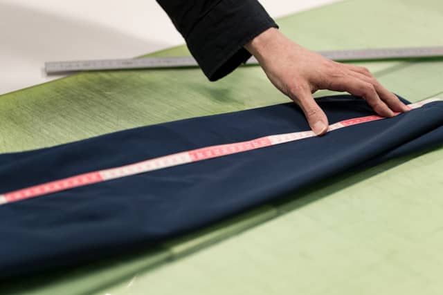 サッカーができるほどアクティブなビジネスウェア「Umditional Pants」販売開始