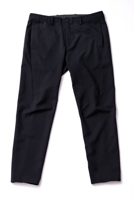 サッカーができるほどアクティブなビジネスウェア「Umditional Pants」販売開始
