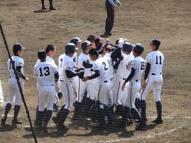 サヨナラ３ランで明徳義塾を下した日本航空石川撮影：手束仁