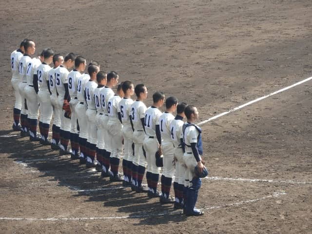 勝利の校歌、彦根東撮影：手束仁