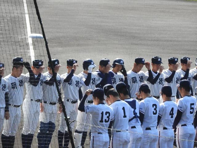 明徳義塾・日本航空石川撮影：手束仁