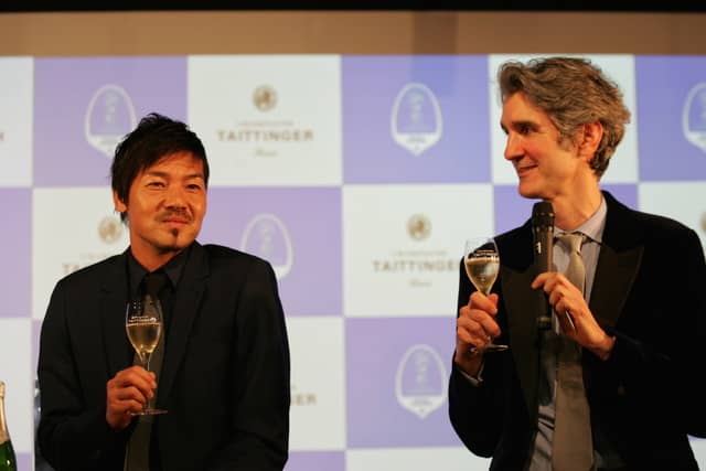 2002年までトルシエジャパンの通訳を務めたフローラン・ダバティ氏(右)と撮影:山口和幸