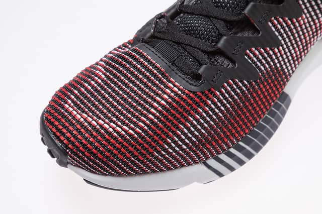 リーボック、アジリティトレーニングにも対応するランニングシューズ「FUSION FLEXWEAVE」発売