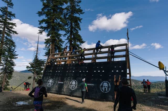 さらに過酷になった障害物レース「スパルタンレース」がスキー場で開催