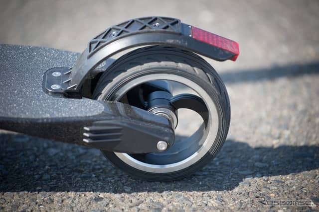 MaKingのマルチ電動キックボード『New K7』《撮影 五味渕秀行》