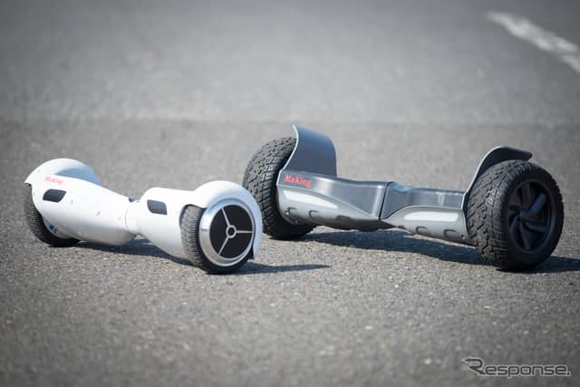 MaKingのバランススクーター『BSZ』（右）と『BSZ OFFROAD』《撮影 五味渕秀行》