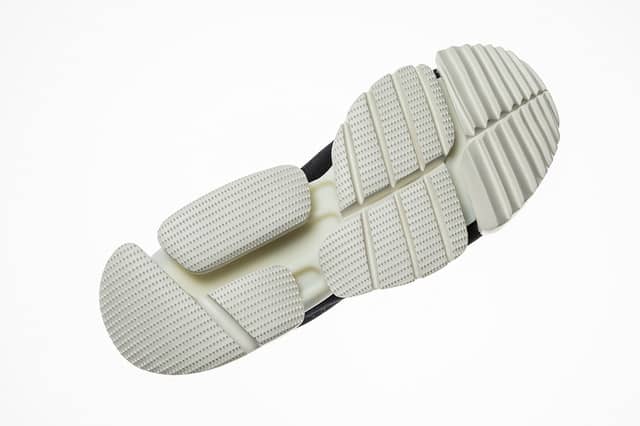 リーボック、独自のアウトソール構造スプリット ツーリングを搭載した「SOCK RUN.R」限定発売