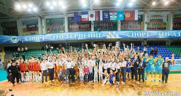 混合バレーボール国際大会で日本代表チームが銀メダル獲得