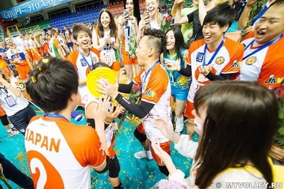 混合バレーボール国際大会で日本代表チームが銀メダル獲得