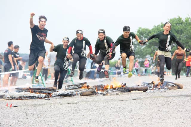 障害物レース「スパルタンレース」千葉大会優勝タイム、男子44分46秒、女子1時間1分7秒