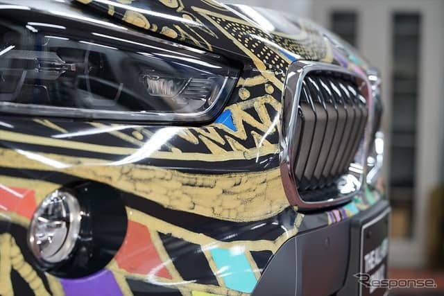 香取慎吾氏による新型BMW X2ラッピングカー