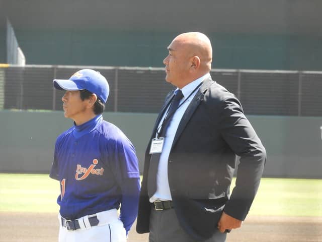 ジェイプロジェクト・大石大二郎監督と辻本弘樹部長撮影：手束仁