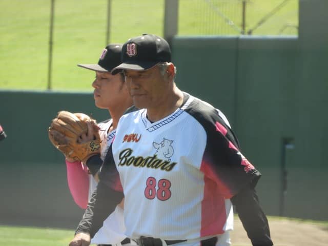 矢場とんブ―スターズ・片貝義明監督撮影：手束仁