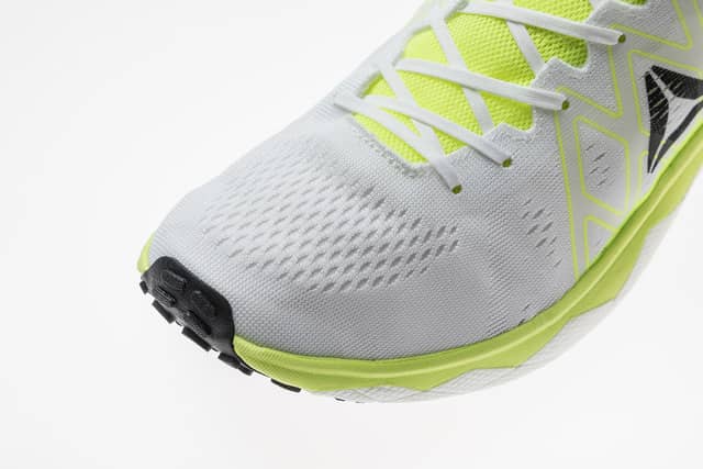 リーボック、約100グラムのレーシングシューズ「FLOATRIDERUNFAST PRO」限定発売