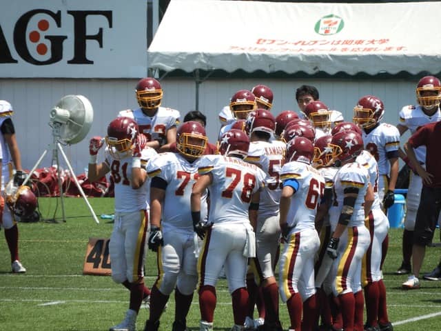 ハドルを組む鎌倉学園撮影：手束仁