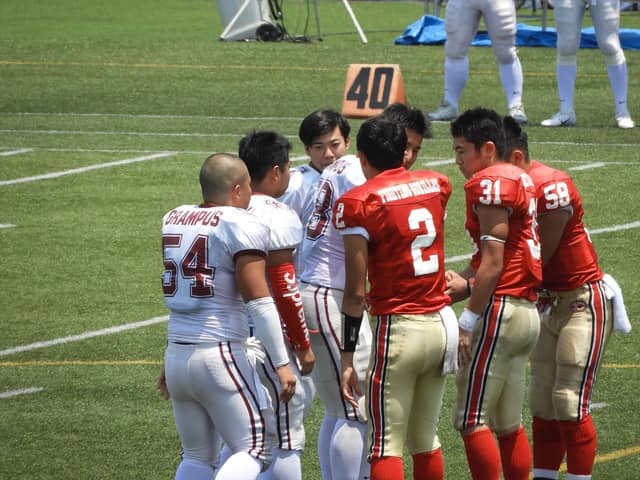試合前のセレモニー千葉日大一と駒場学園（赤）撮影：手束仁